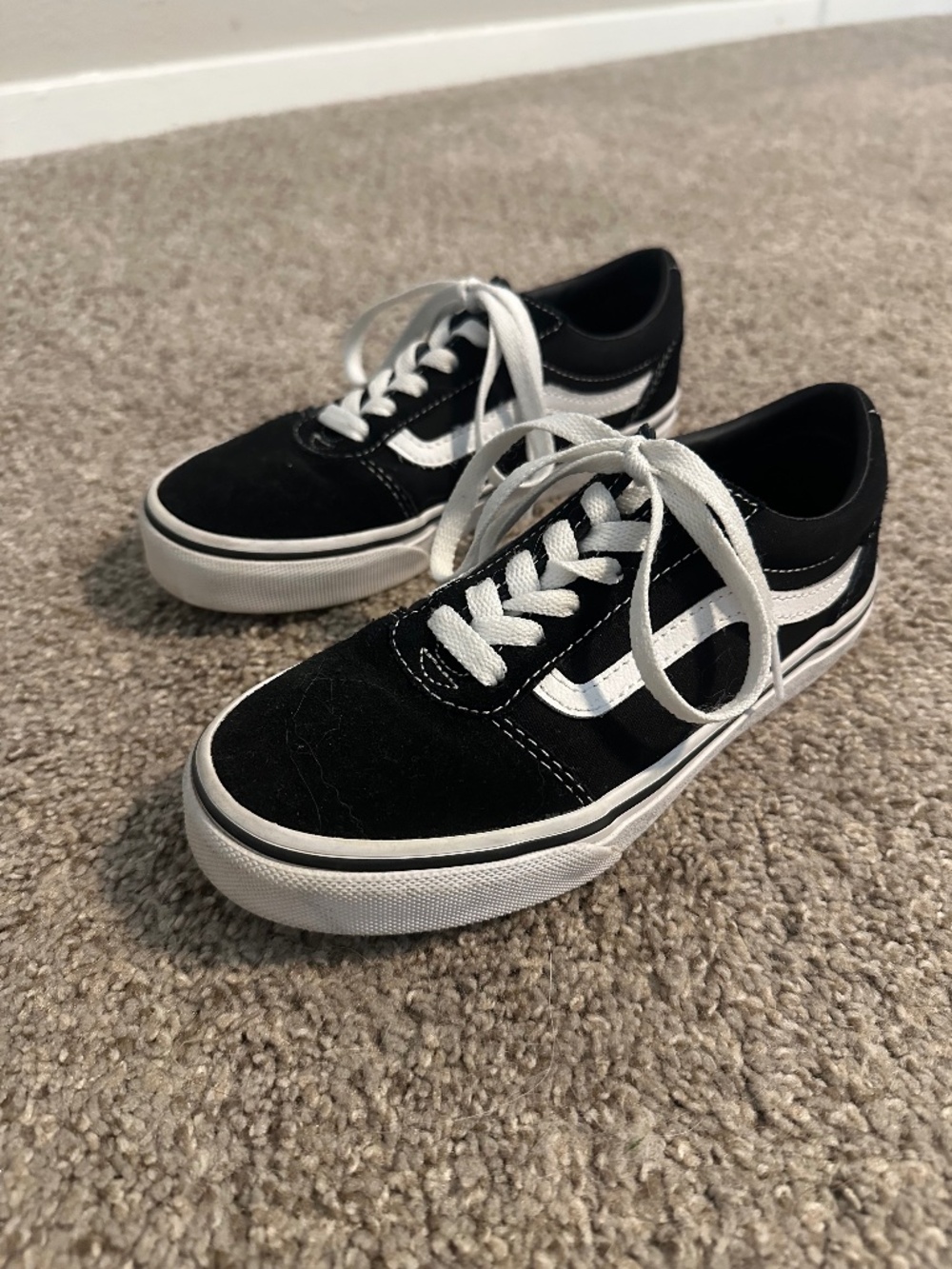 Youth Shoe Size 2 Kids Old Skool Black/True White Vans